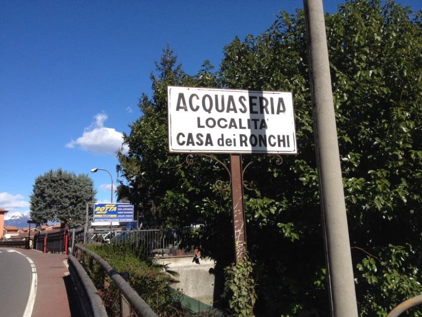 Road sign for Sondrio direction
