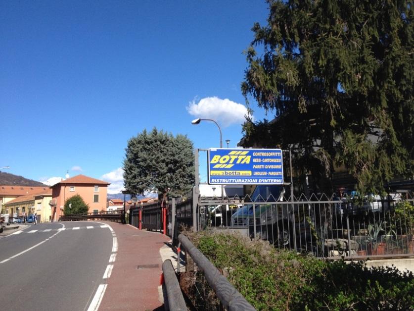 Blue BOTTA sign on roadside